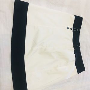 Black & White House Market Skirt